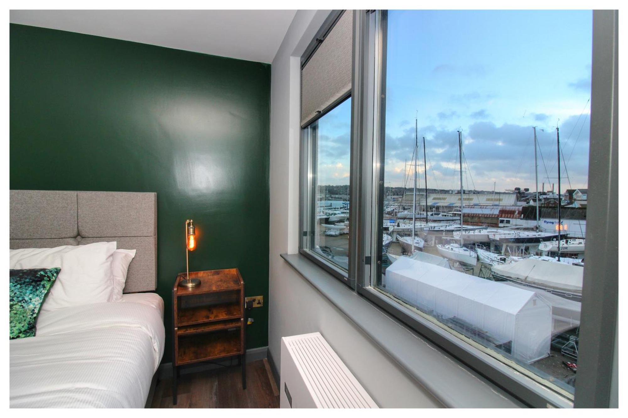 Pinnacle Suites Hotel Cowes  Exterior foto